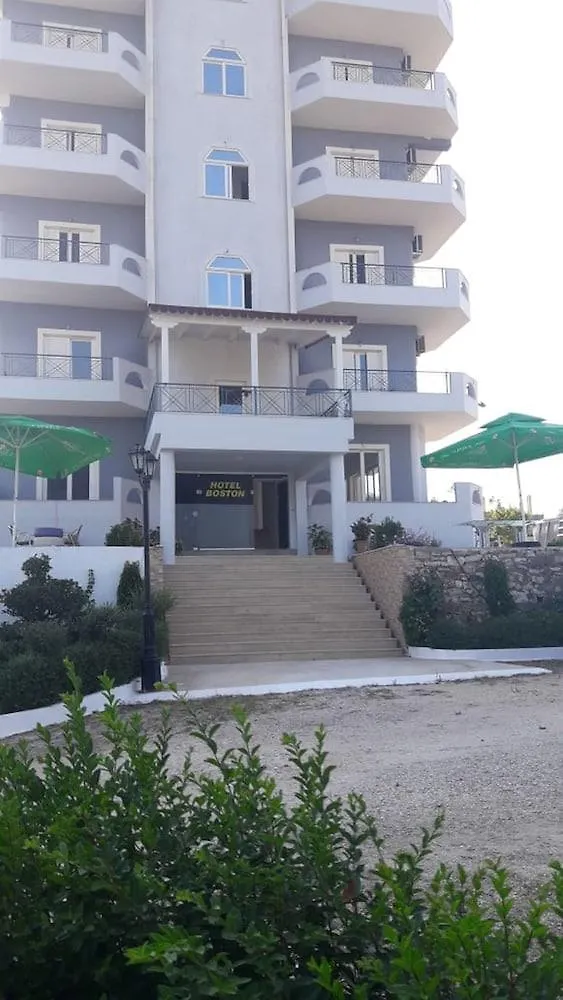 סרנדה Hotel Holiday