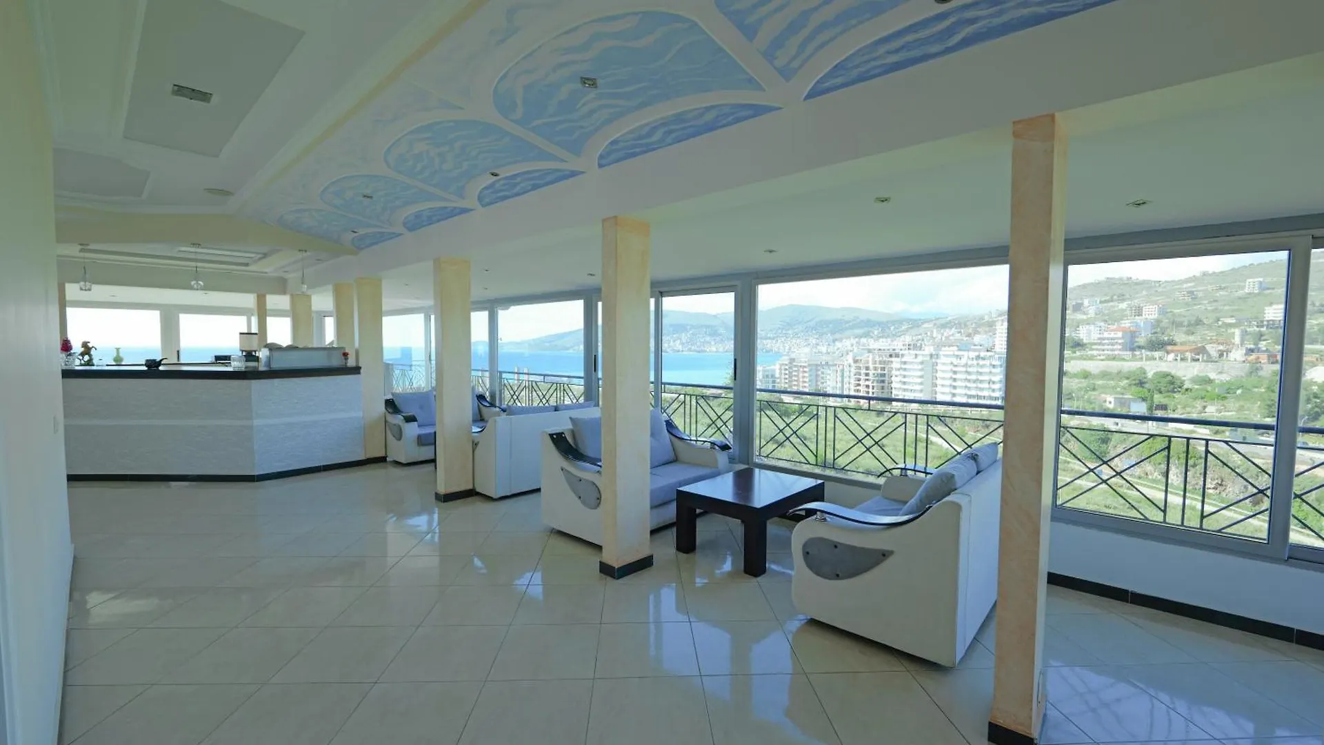 סרנדה Hotel Holiday 3*,  אלבניה
