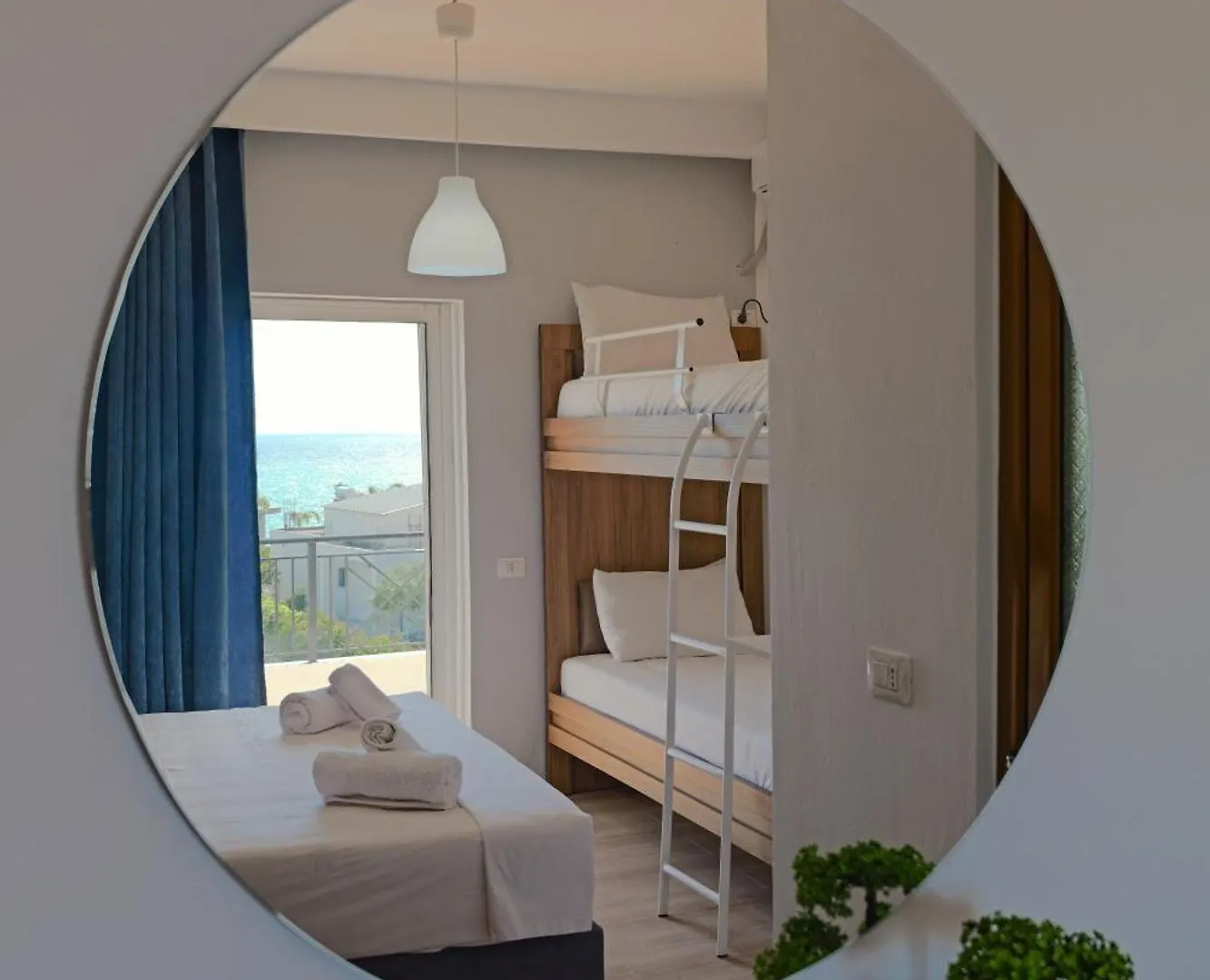 סרנדה Hotel Holiday 3*,  אלבניה