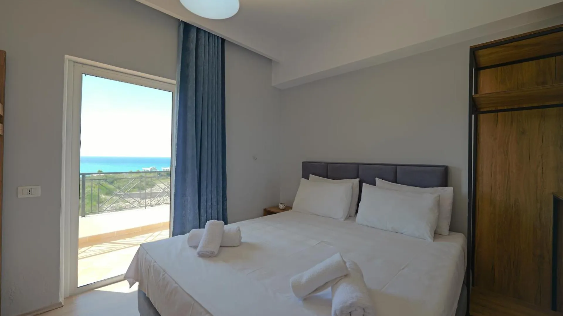 סרנדה Hotel Holiday