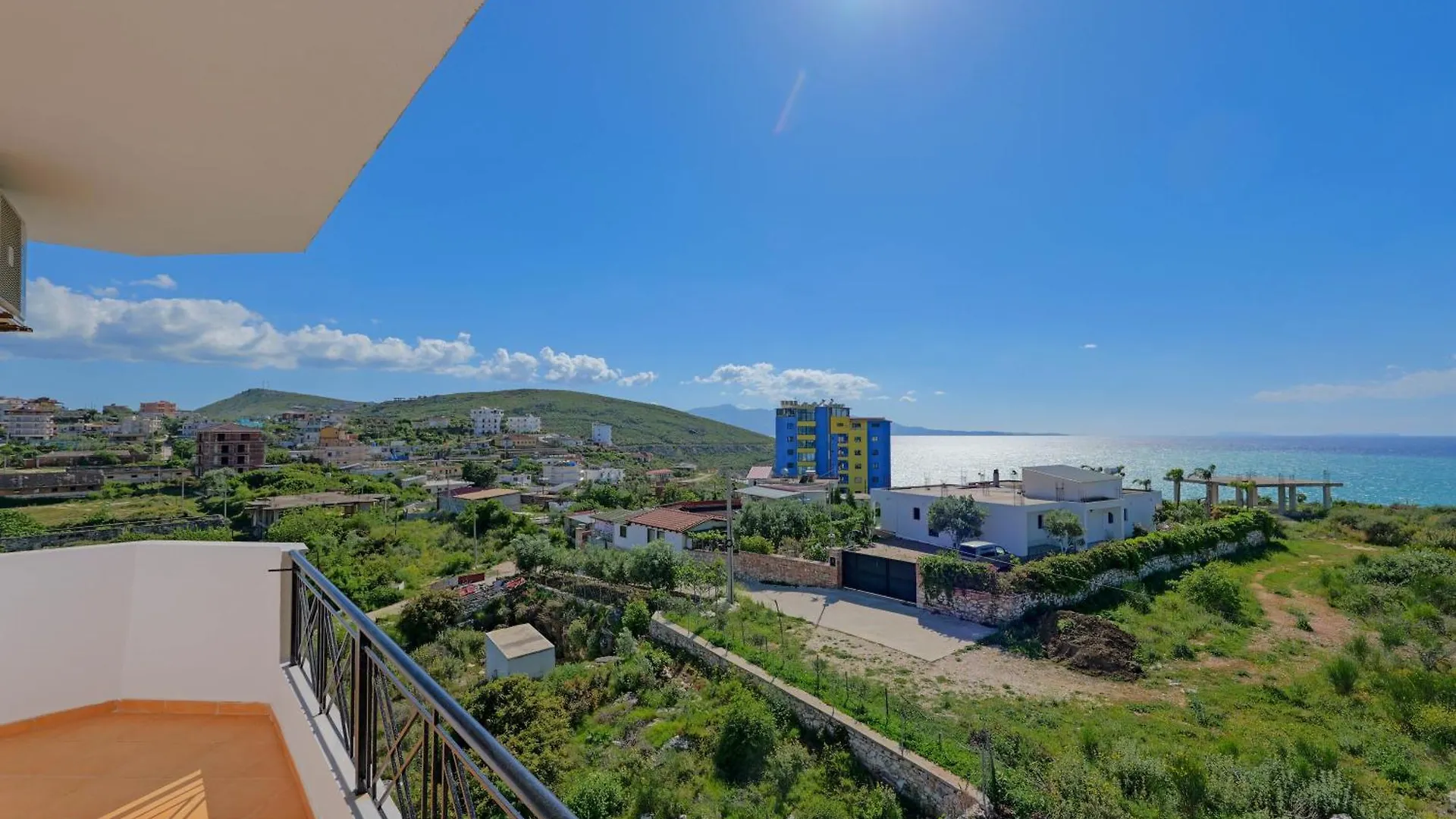 סרנדה Hotel Holiday 3*,  אלבניה