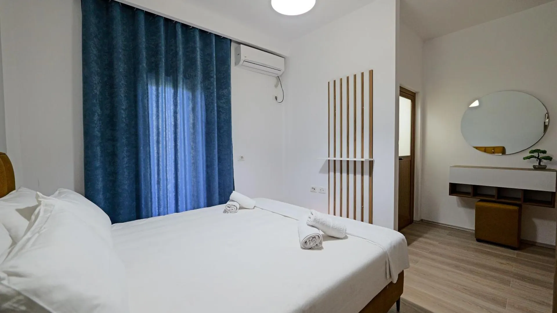 סרנדה Hotel Holiday
