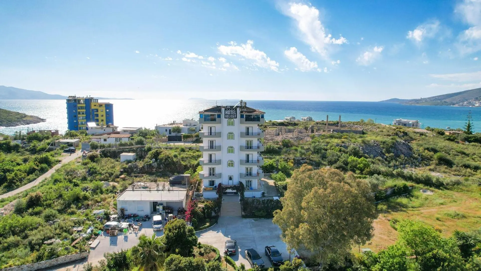 סרנדה Hotel Holiday