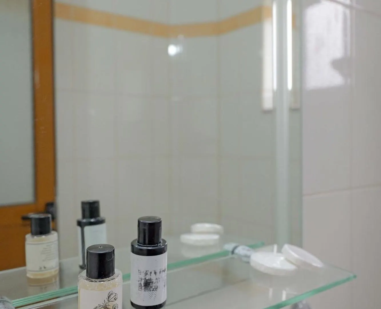 סרנדה Hotel Holiday