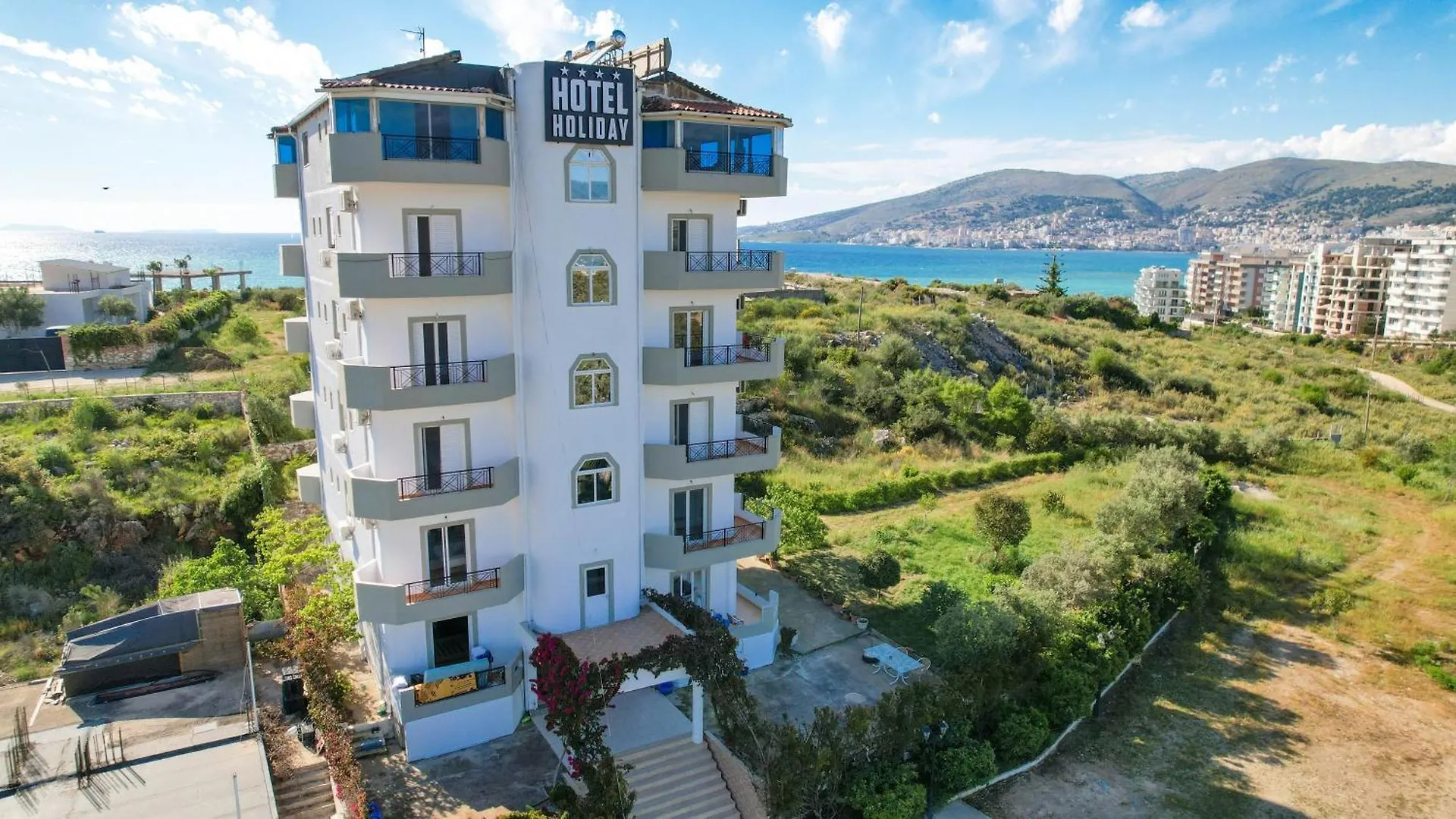 סרנדה Hotel Holiday