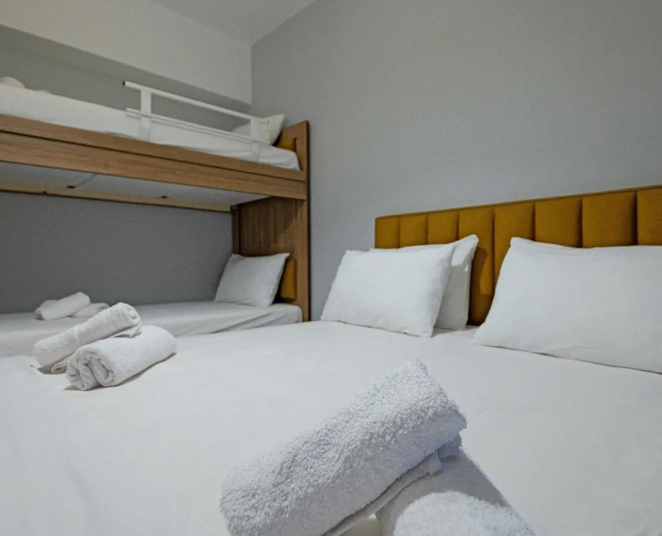 סרנדה Hotel Holiday 3*,