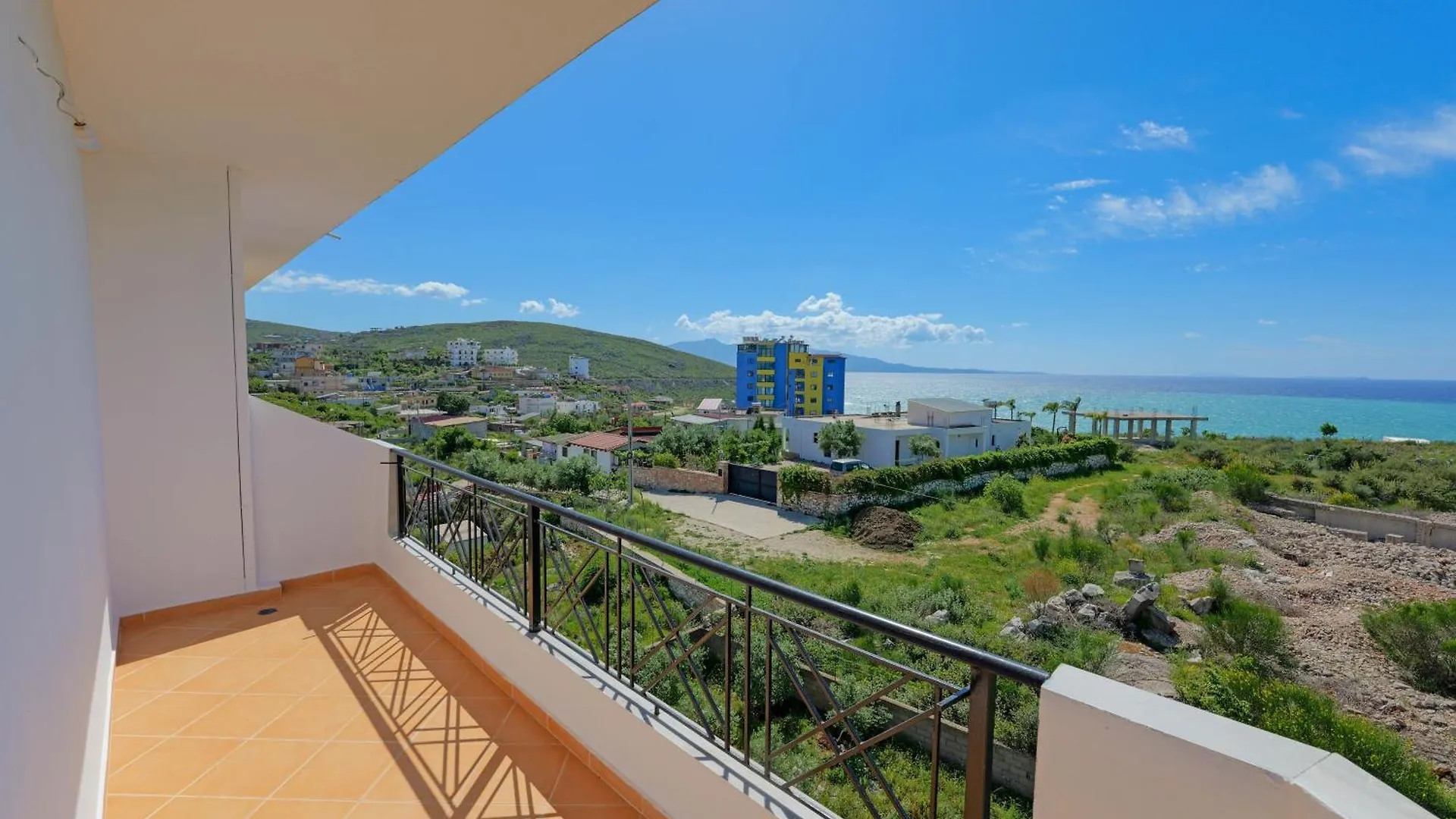 סרנדה Hotel Holiday
