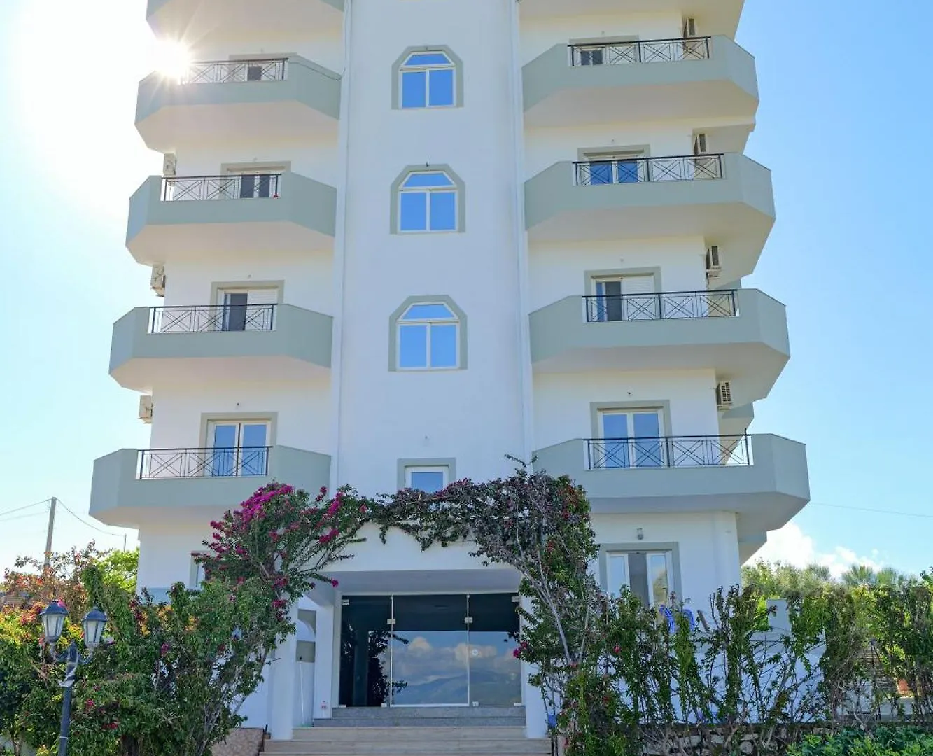 סרנדה Hotel Holiday 3*,  אלבניה