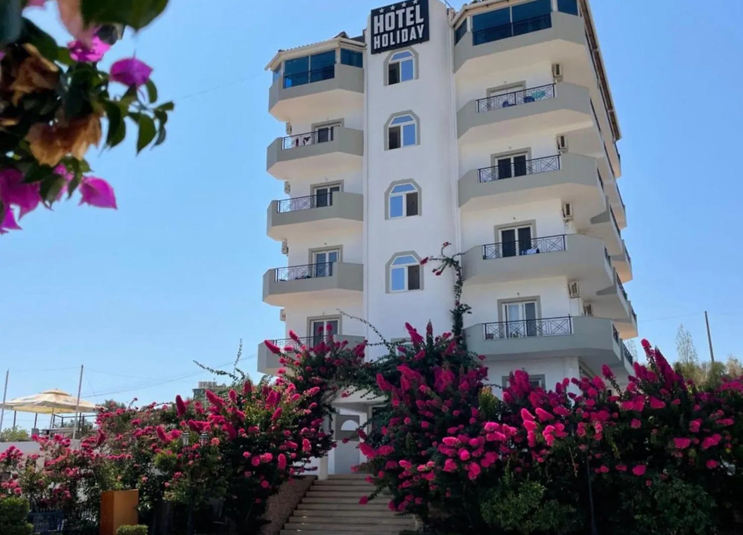 סרנדה Hotel Holiday אלבניה