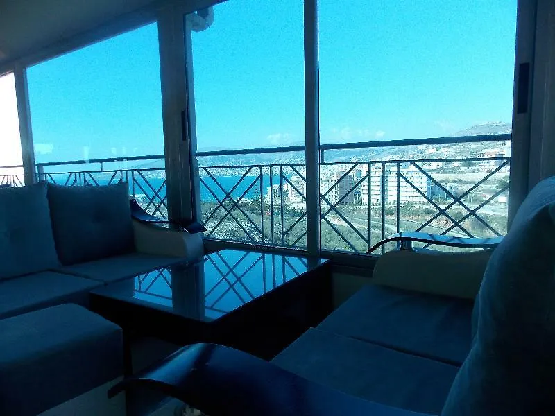 סרנדה Hotel Holiday